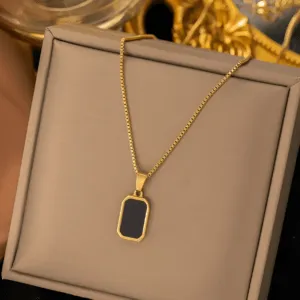 THE OPULENT PENDANT