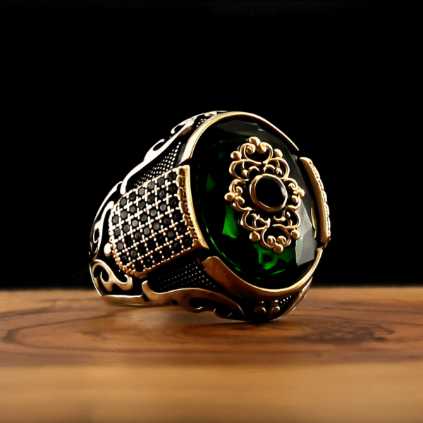 GREEN MAJESTY RING